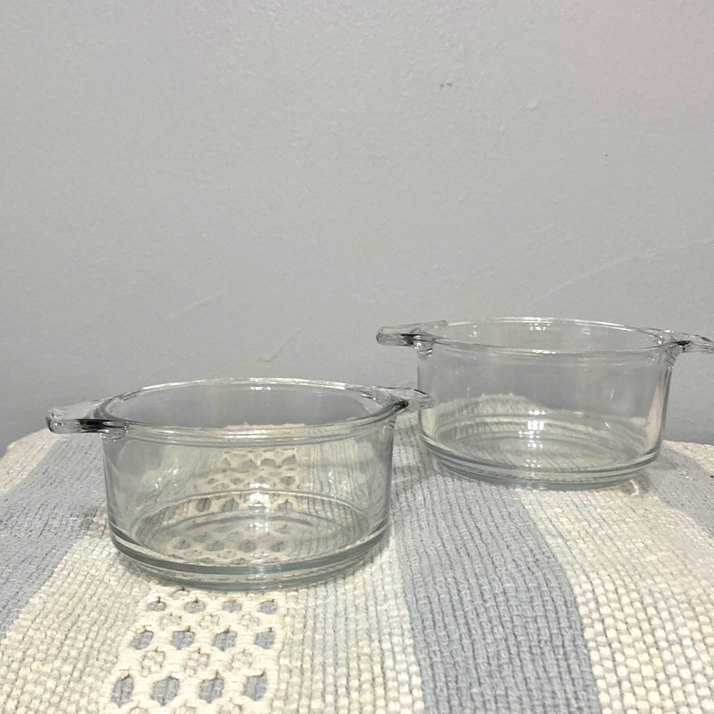 Free with Purchase - add to bundle 
Glass dishes - set of 2